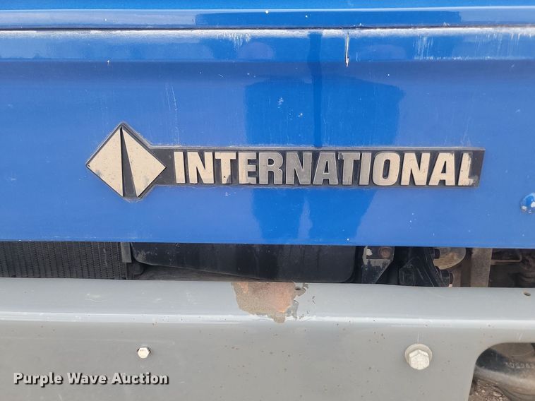 image for item LV9350 1998 Internatioal 4700  hook lift truck