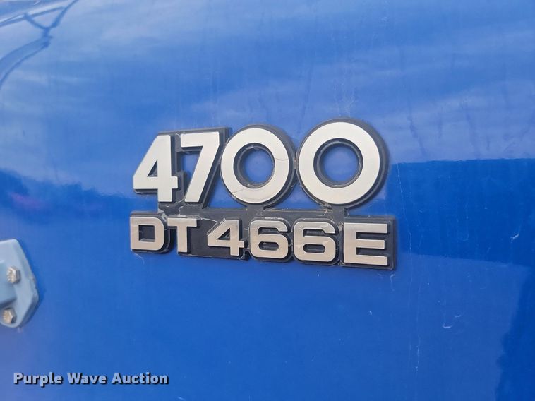 image for item LV9350 1998 Internatioal 4700  hook lift truck