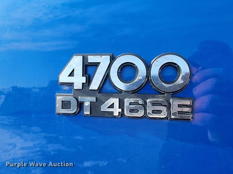 image for item LV9350 1998 Internatioal 4700  hook lift truck