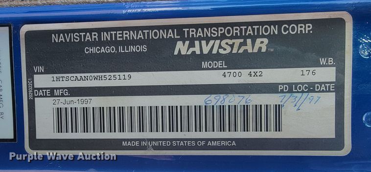 image for item LV9350 1998 Internatioal 4700  hook lift truck