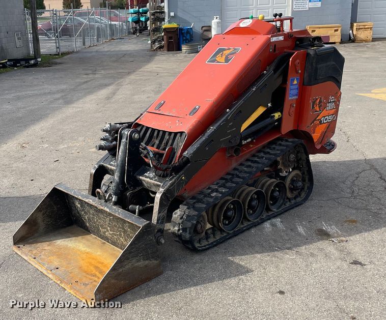 image for item LV9963 2017 Ditch Witch SK1050  compact utility loader