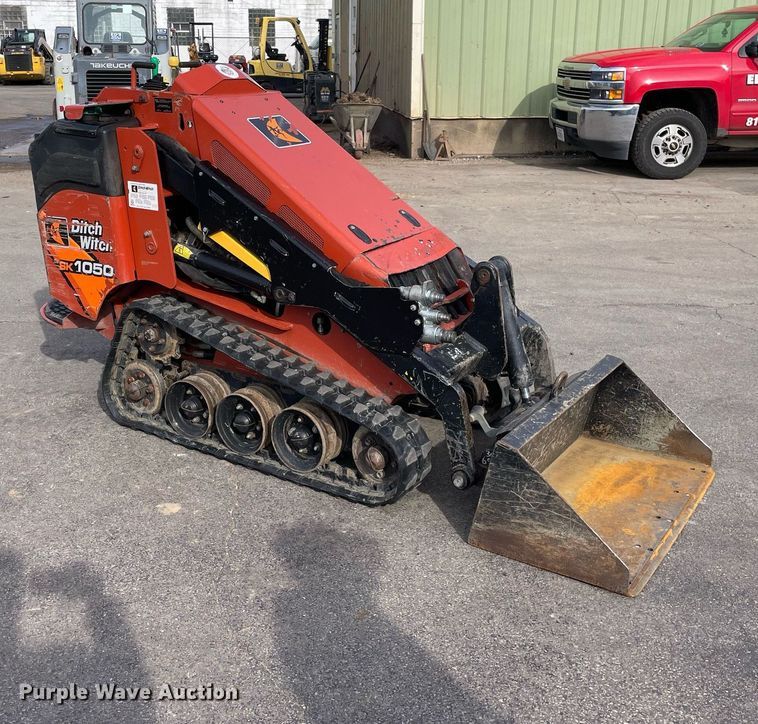 image for item LV9963 2017 Ditch Witch SK1050  compact utility loader