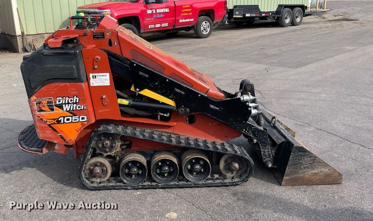 image for item LV9963 2017 Ditch Witch SK1050  compact utility loader