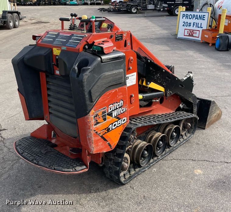 image for item LV9963 2017 Ditch Witch SK1050  compact utility loader