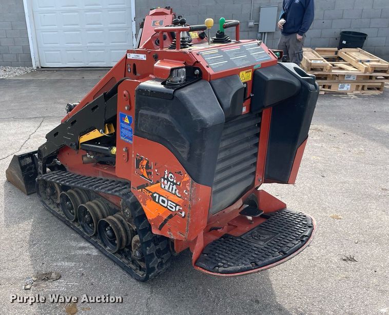 image for item LV9963 2017 Ditch Witch SK1050  compact utility loader