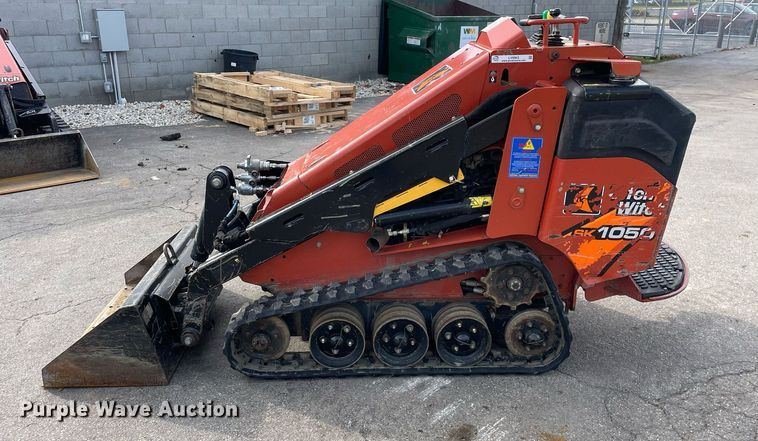 image for item LV9963 2017 Ditch Witch SK1050  compact utility loader