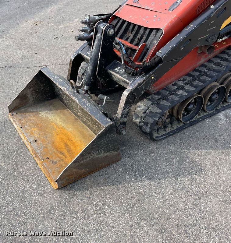 image for item LV9963 2017 Ditch Witch SK1050  compact utility loader