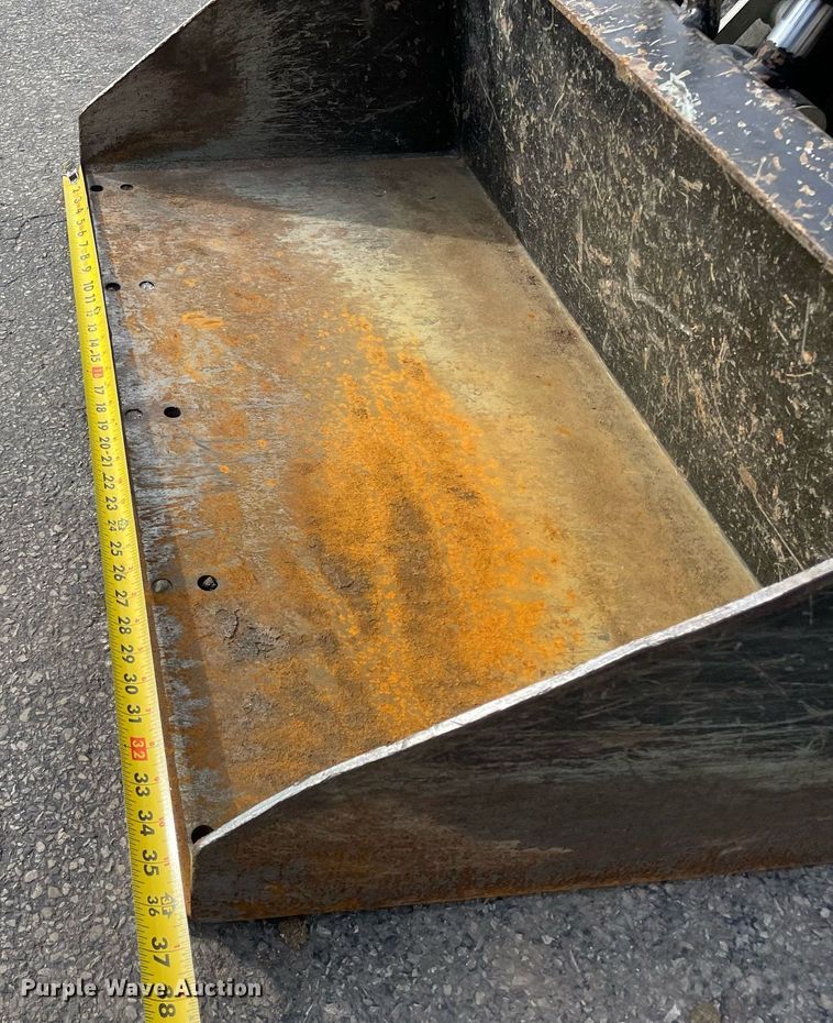 image for item LV9963 2017 Ditch Witch SK1050  compact utility loader