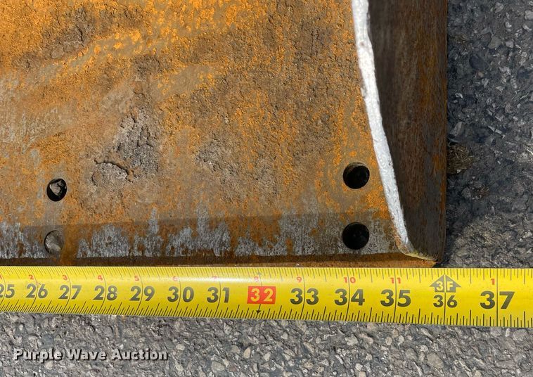 image for item LV9963 2017 Ditch Witch SK1050  compact utility loader