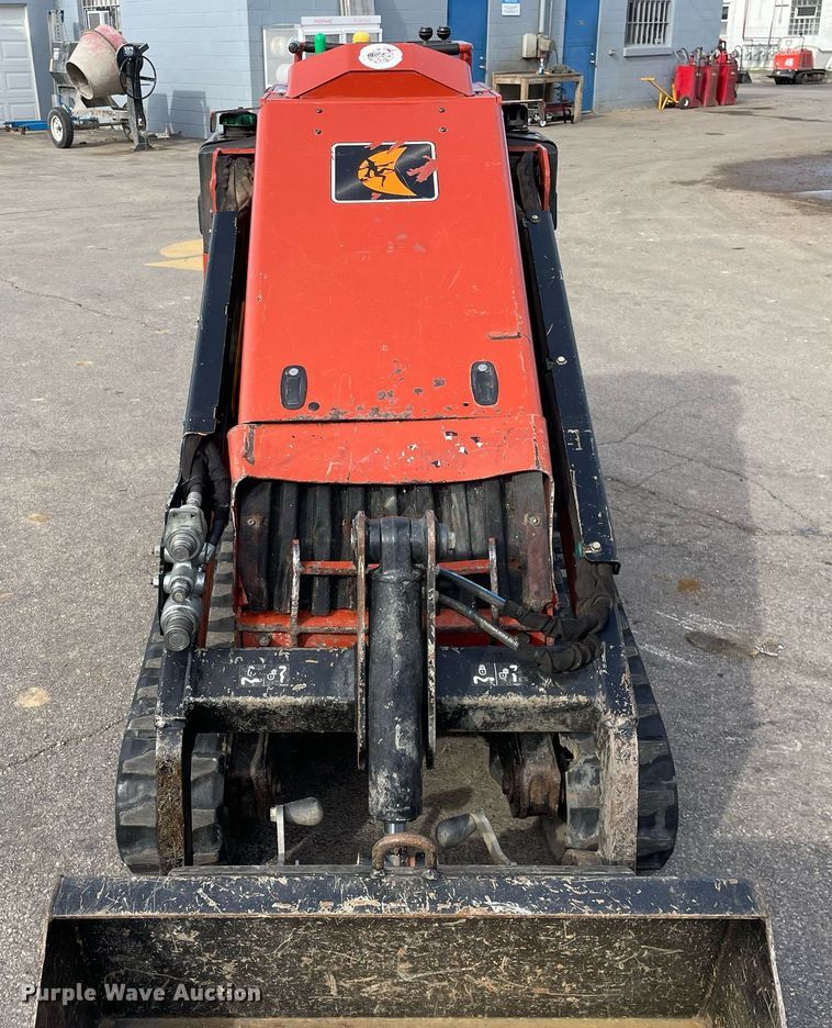 image for item LV9963 2017 Ditch Witch SK1050  compact utility loader