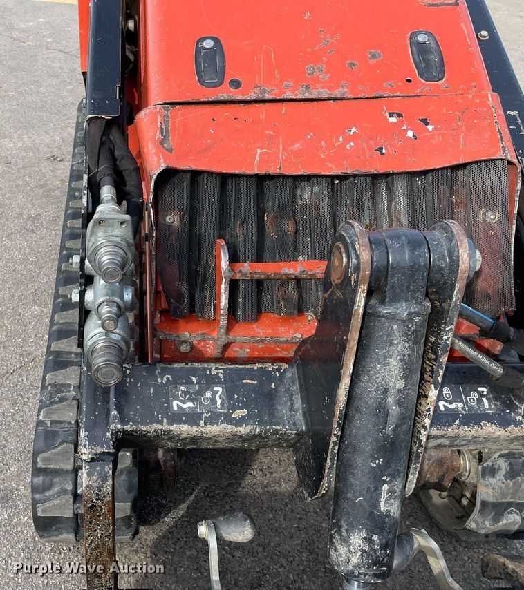 image for item LV9963 2017 Ditch Witch SK1050  compact utility loader