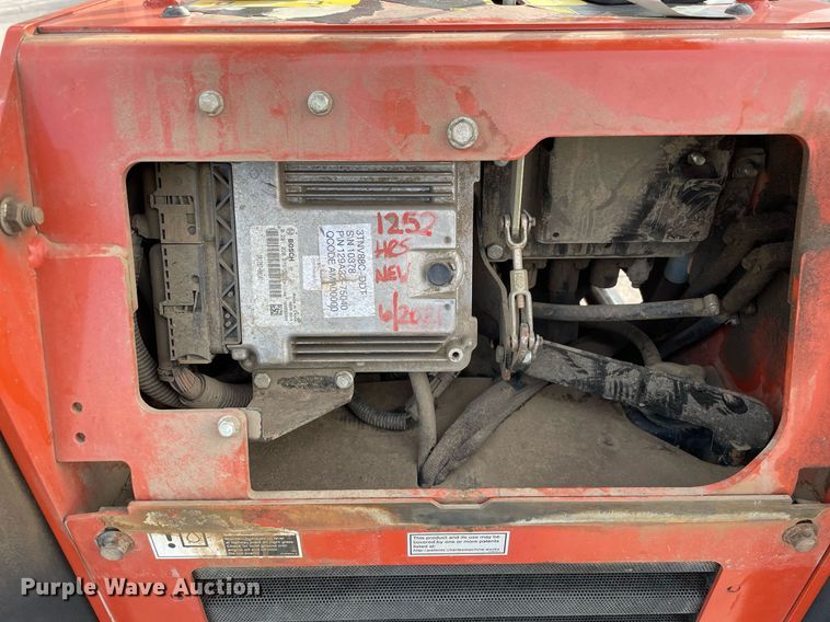 image for item LV9963 2017 Ditch Witch SK1050  compact utility loader