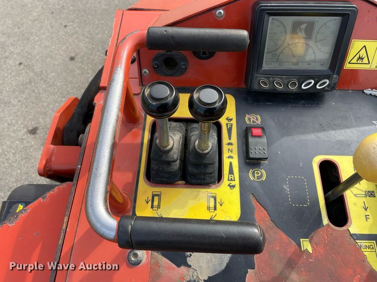 image for item LV9963 2017 Ditch Witch SK1050  compact utility loader