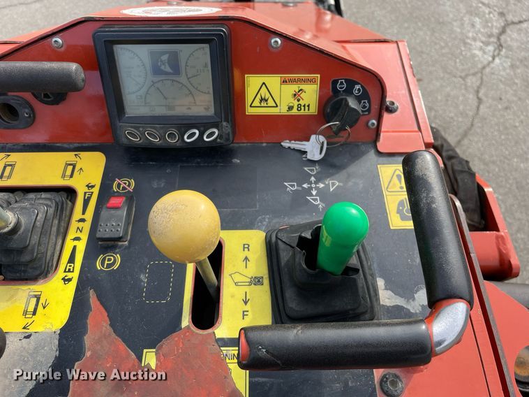 image for item LV9963 2017 Ditch Witch SK1050  compact utility loader