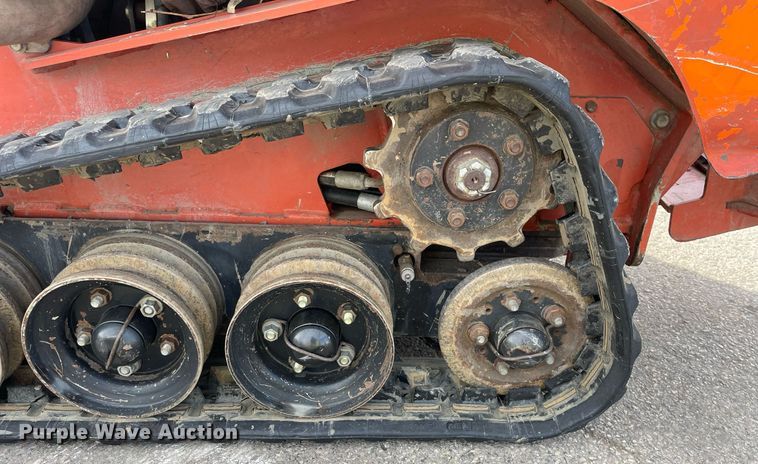 image for item LV9963 2017 Ditch Witch SK1050  compact utility loader