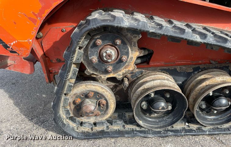 image for item LV9963 2017 Ditch Witch SK1050  compact utility loader