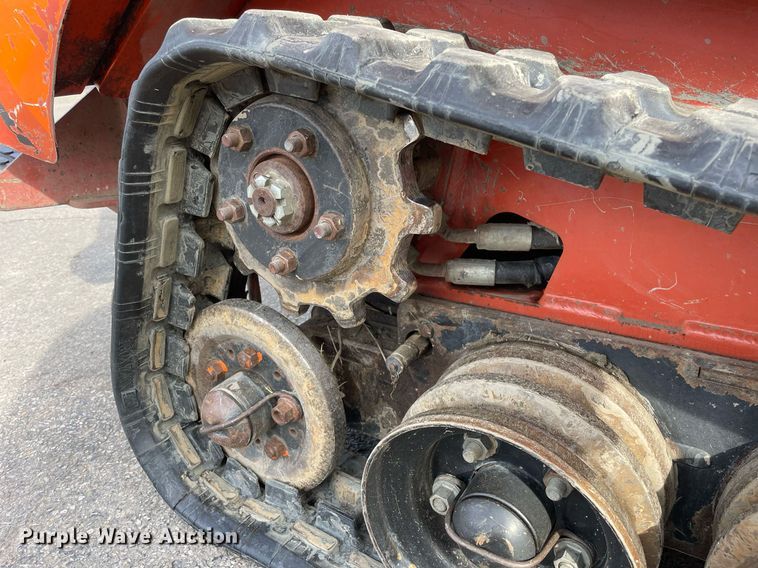 image for item LV9963 2017 Ditch Witch SK1050  compact utility loader