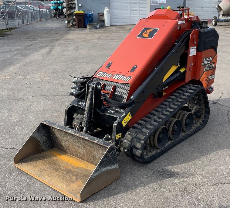 image for item LV9964 2021 Ditch Witch SK900  compact utility loader