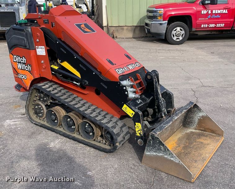 image for item LV9964 2021 Ditch Witch SK900  compact utility loader