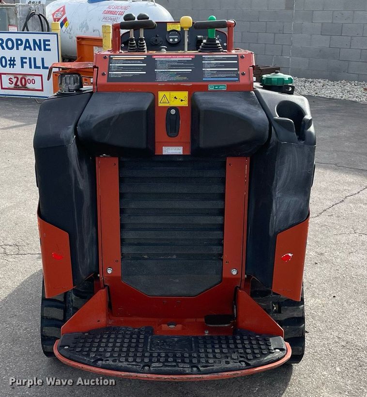 image for item LV9964 2021 Ditch Witch SK900  compact utility loader