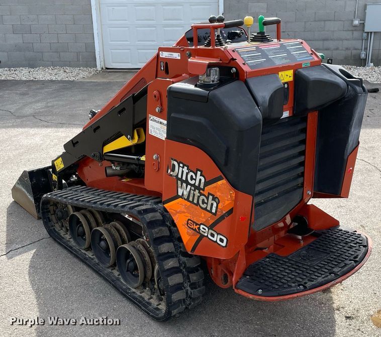 2021 Ditch Witch SK900 compact utility loader in McHenry, IL Item