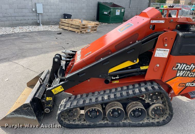 image for item LV9964 2021 Ditch Witch SK900  compact utility loader