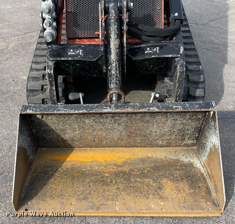 image for item LV9964 2021 Ditch Witch SK900  compact utility loader