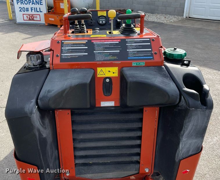 image for item LV9964 2021 Ditch Witch SK900  compact utility loader