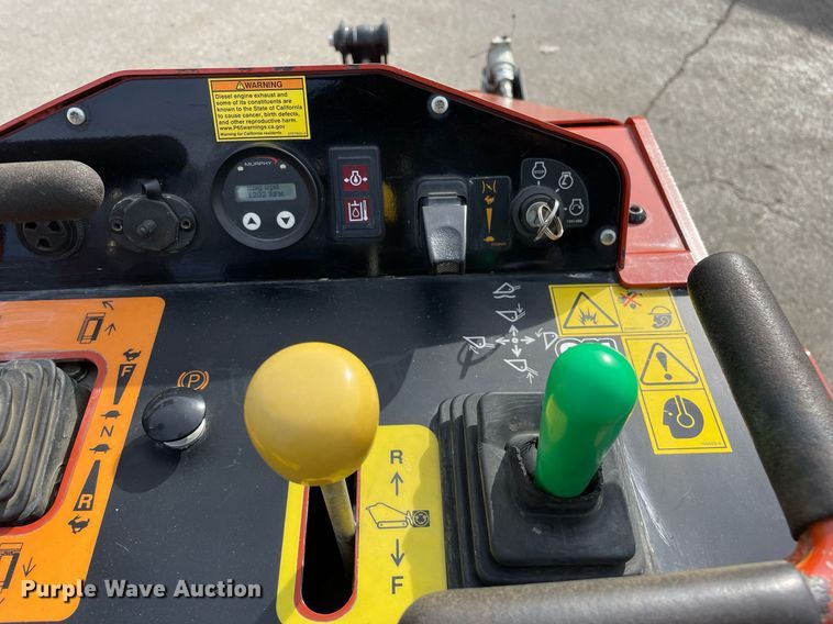 image for item LV9964 2021 Ditch Witch SK900  compact utility loader