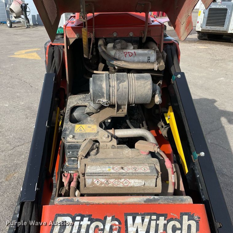 image for item LV9964 2021 Ditch Witch SK900  compact utility loader
