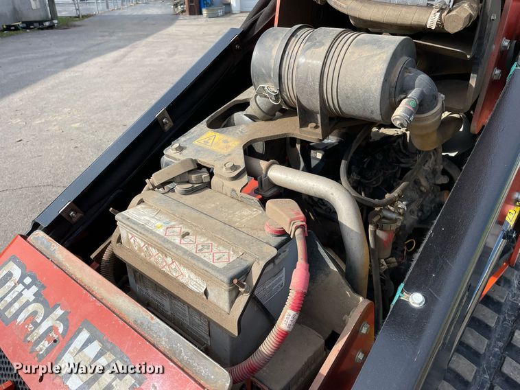 image for item LV9964 2021 Ditch Witch SK900  compact utility loader