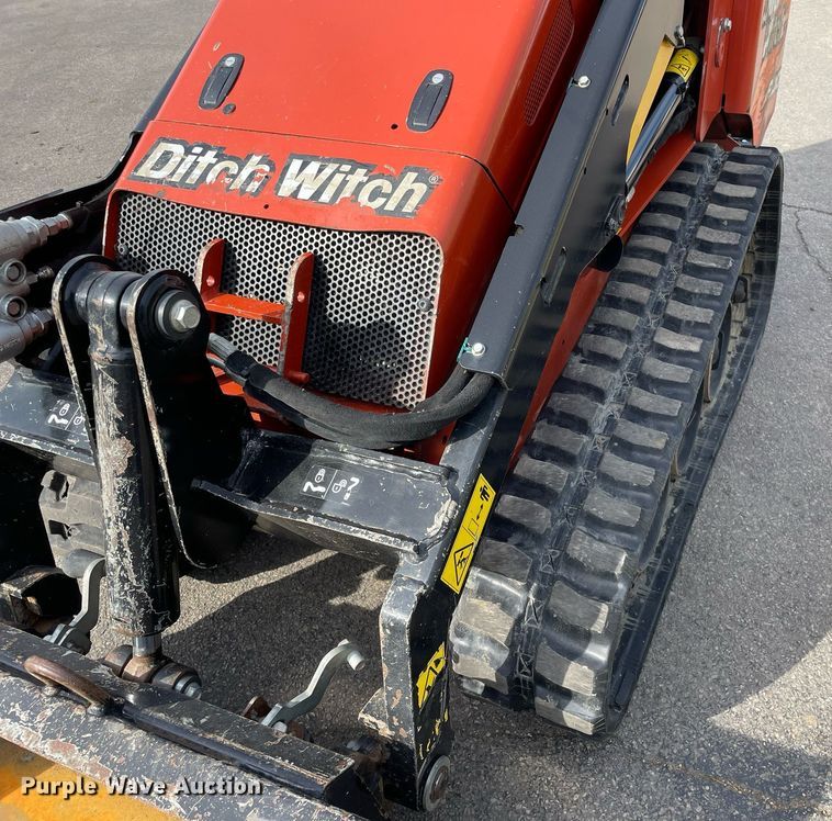 2021 Ditch Witch SK900 compact utility loader in McHenry, IL Item