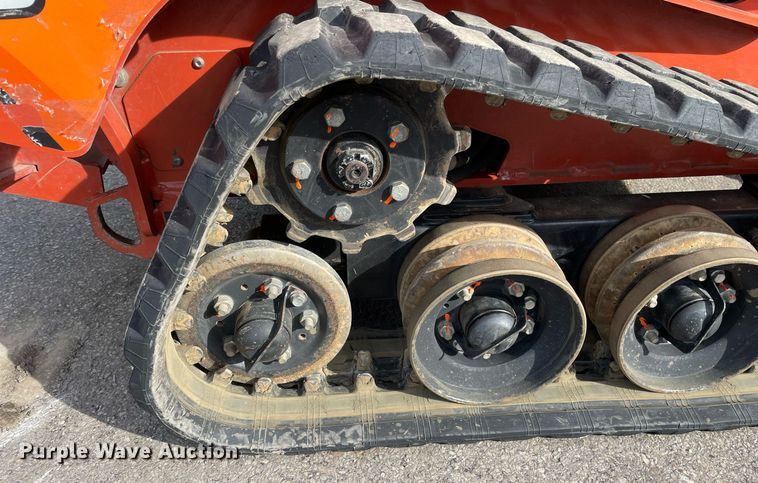 image for item LV9964 2021 Ditch Witch SK900  compact utility loader