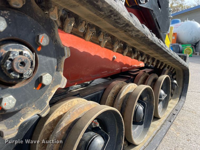 image for item LV9964 2021 Ditch Witch SK900  compact utility loader