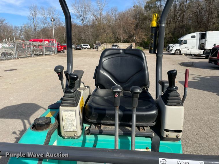 image for item LV9965 2015 IHI 17VX  mini excavator