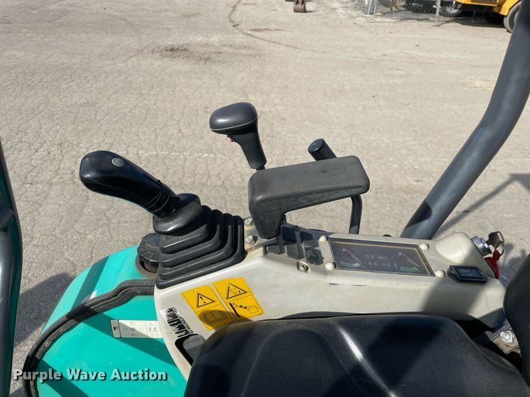 image for item LV9965 2015 IHI 17VX  mini excavator