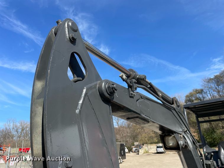 image for item LV9966 2014 IHI 30v4 mini excavator