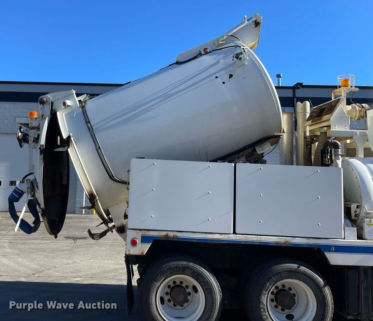 image for item LV9971 2006 International 7500  sewer jetter truck