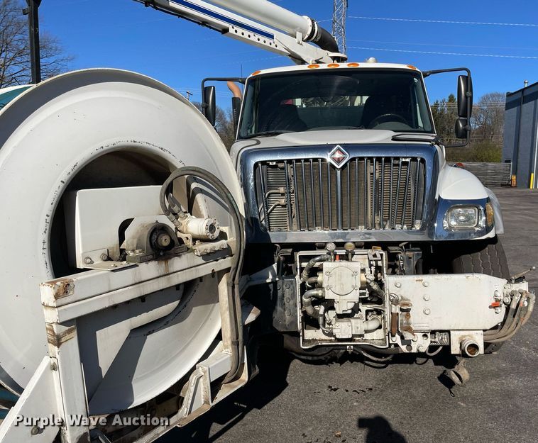 image for item LV9971 2006 International 7500  sewer jetter truck