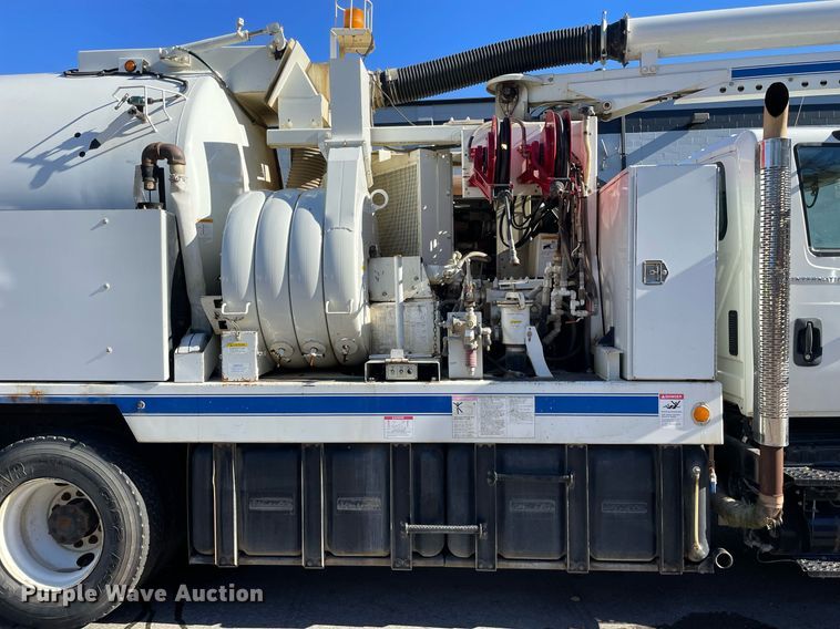 image for item LV9971 2006 International 7500  sewer jetter truck