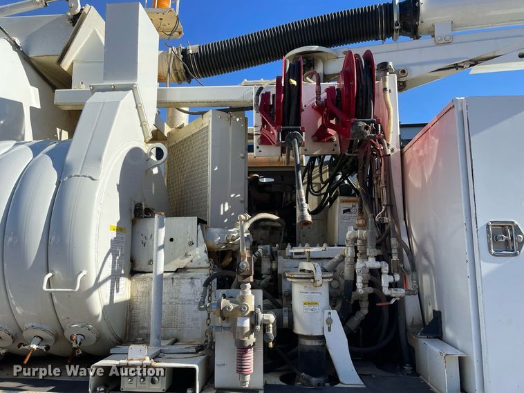 image for item LV9971 2006 International 7500  sewer jetter truck