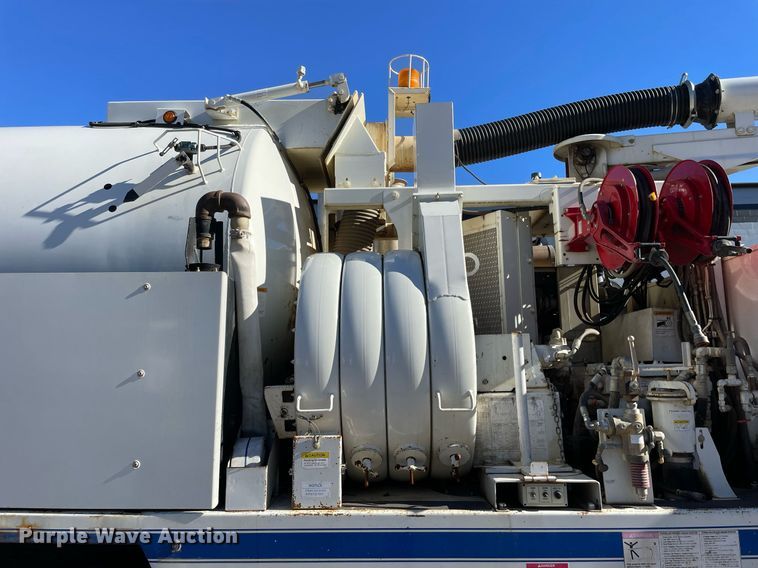 image for item LV9971 2006 International 7500  sewer jetter truck