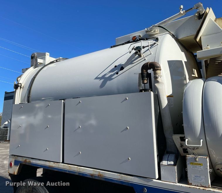 image for item LV9971 2006 International 7500  sewer jetter truck