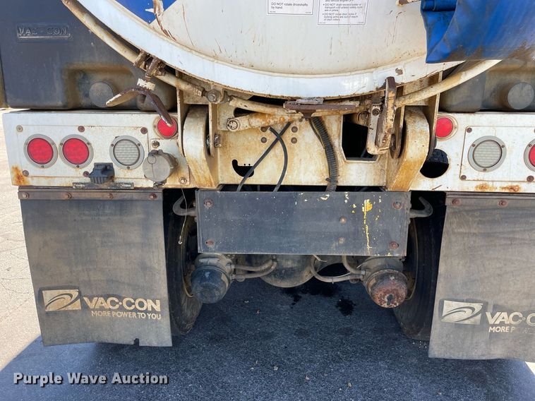 image for item LV9971 2006 International 7500  sewer jetter truck
