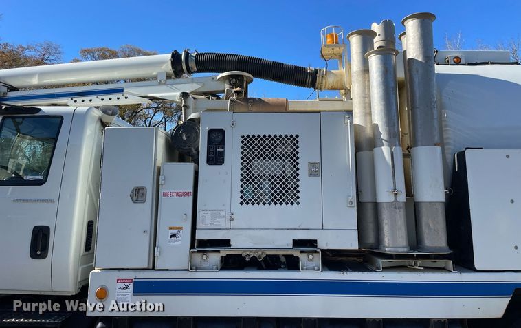 image for item LV9971 2006 International 7500  sewer jetter truck