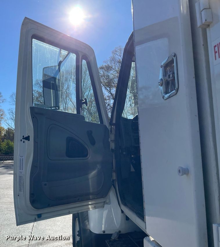 image for item LV9971 2006 International 7500  sewer jetter truck