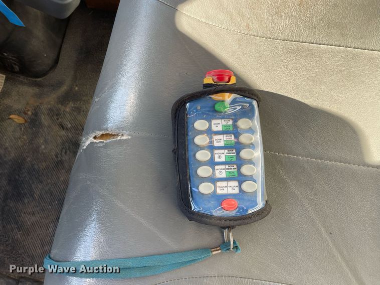 image for item LV9971 2006 International 7500  sewer jetter truck