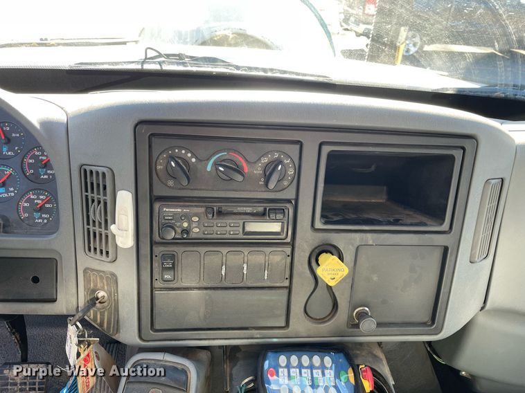 image for item LV9971 2006 International 7500  sewer jetter truck