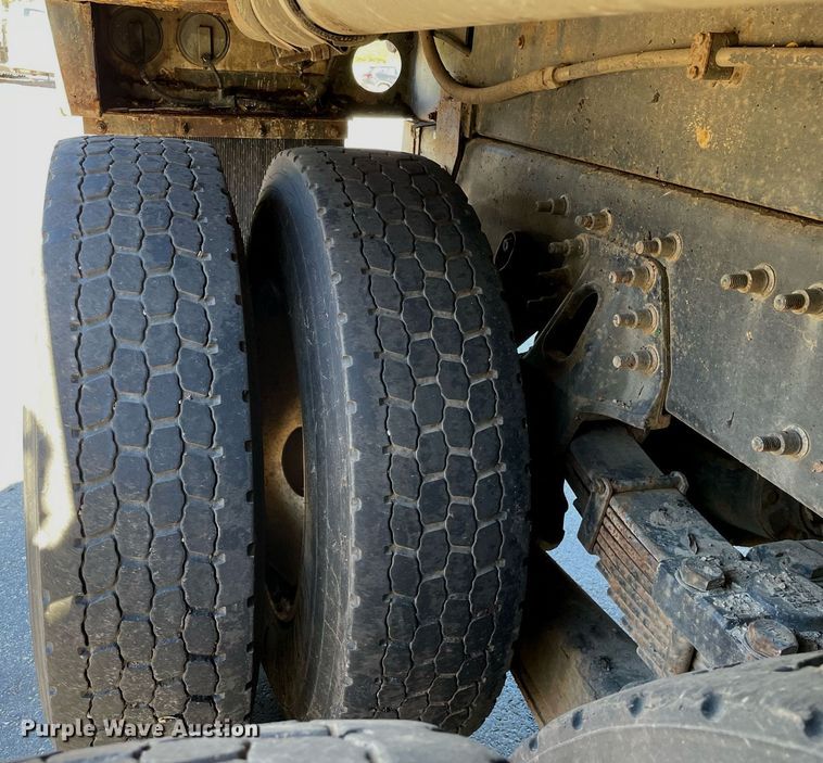 image for item LV9971 2006 International 7500  sewer jetter truck