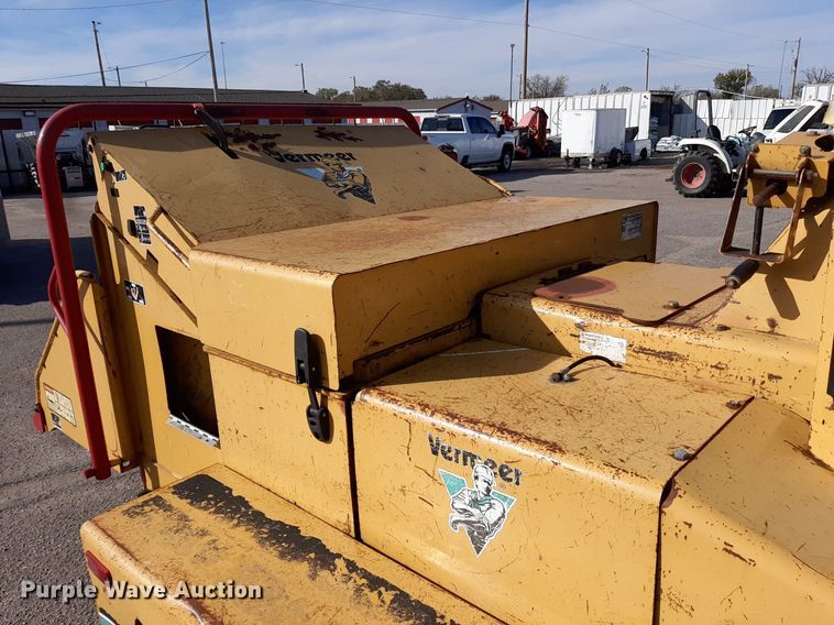 image for item LX9802 2005 Vermeer BC1400  wood chipper